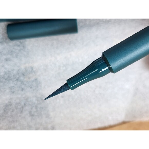 2 Pack Of Belle Beauty by Kim Gravel, Liquid Eyeliner Forest Green - Picture 3 of 3